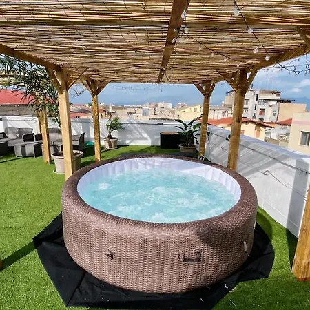 Secret Paradise & Rooftop Billard Apartman Quartu SantʼElena