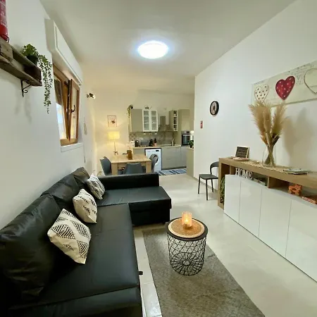Secret Paradise & Rooftop Billard Apartman *