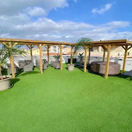 Secret Paradise & Rooftop Billard Apartman Quartu SantʼElena