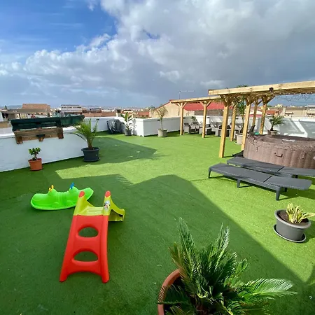 Secret Paradise & Rooftop Billard Apartman *